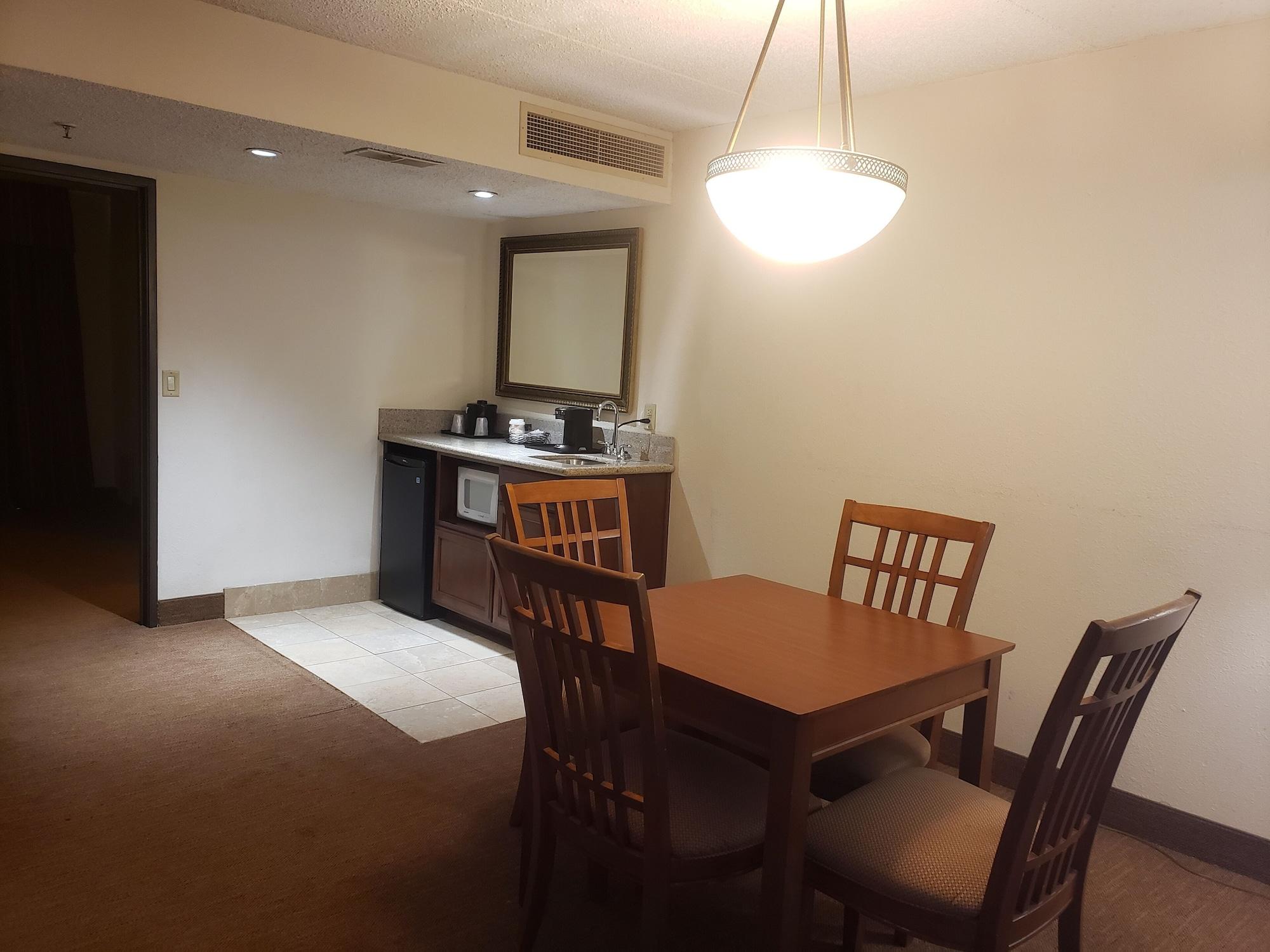 Tulsa Square Hotel Central, I-44 By Oyo Ngoại thất bức ảnh