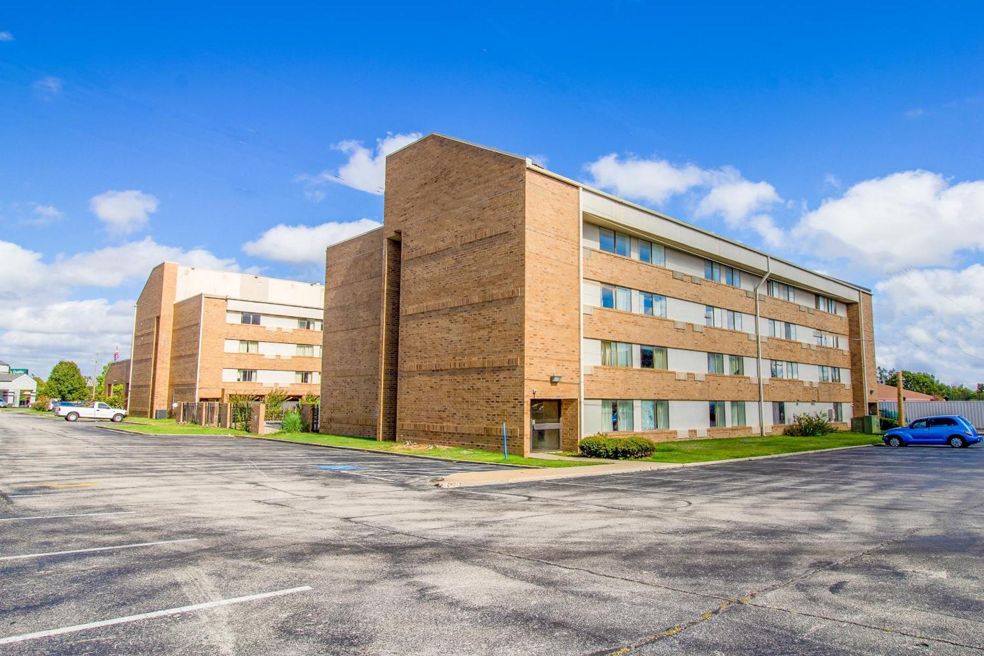 Tulsa Square Hotel Central, I-44 By Oyo Ngoại thất bức ảnh